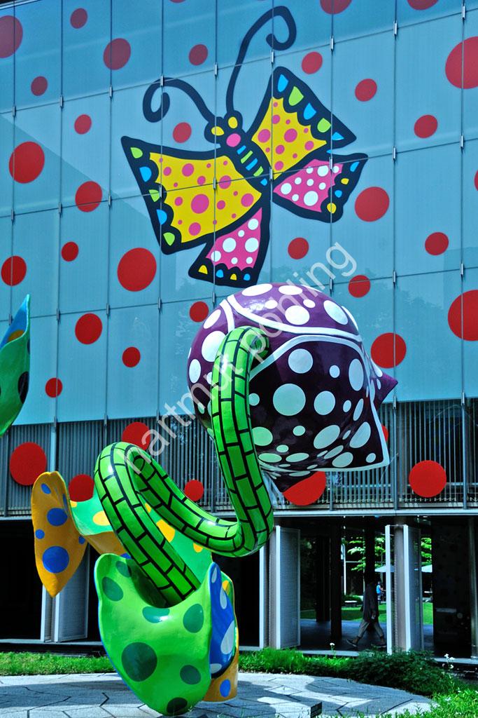 KUSAMA-YAYOI-VISIONARY-FLOWERS10