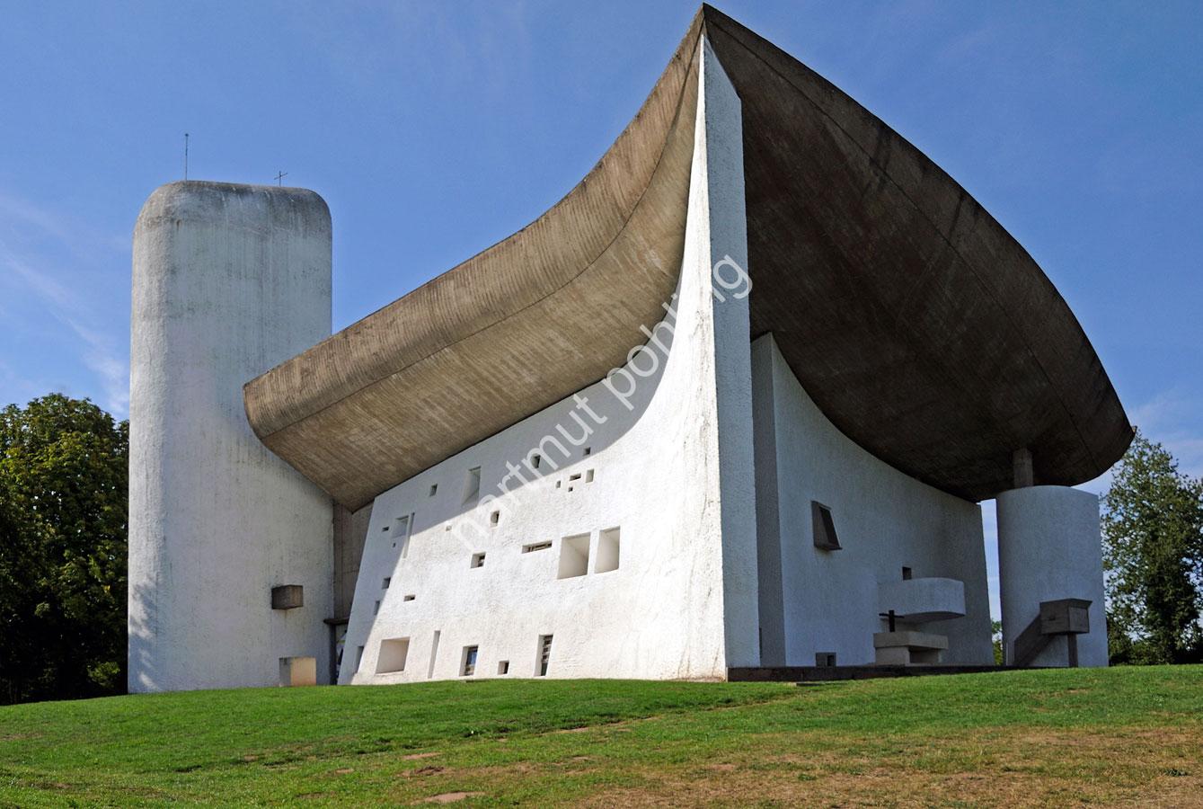 LE-CORBUSIER-NOTRE-DAME-DU-HAUT03