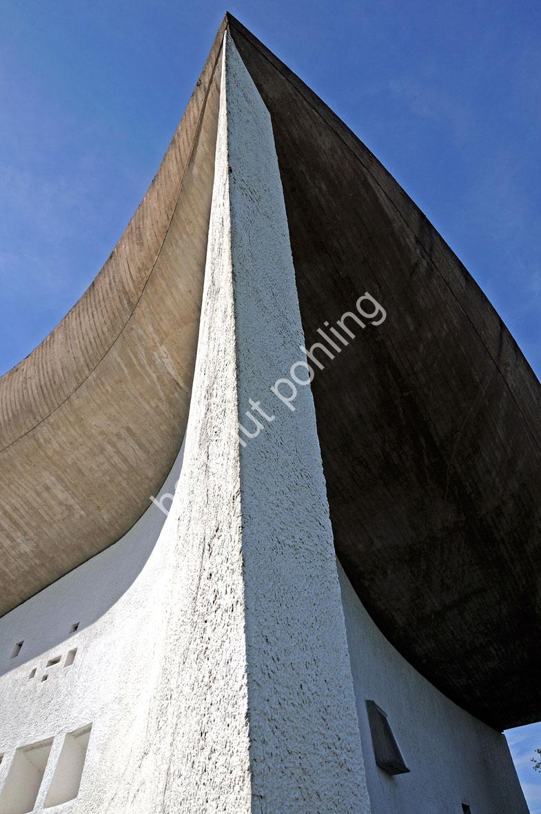 LE-CORBUSIER-NOTRE-DAME-DU-HAUT05