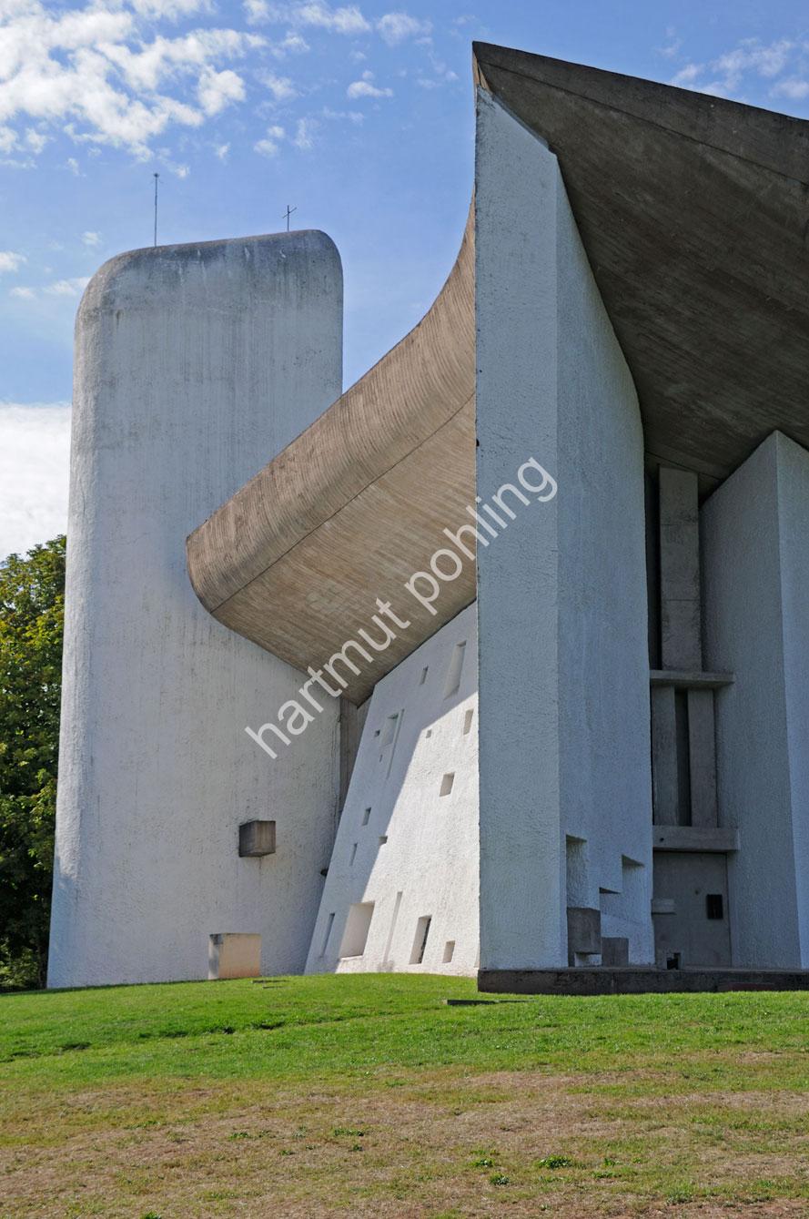 LE-CORBUSIER-NOTRE-DAME-DU-HAUT13