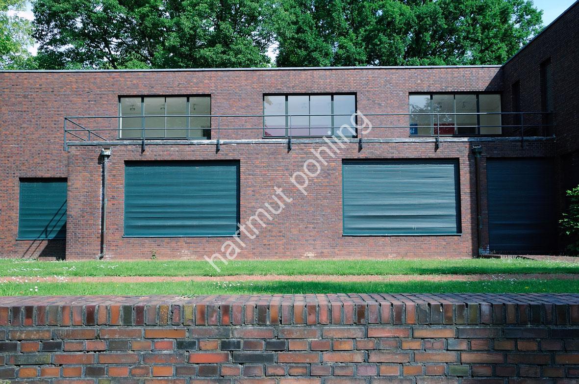 MIES-VAN-DER-ROHE-HAUS-LANGE-KREFELD02