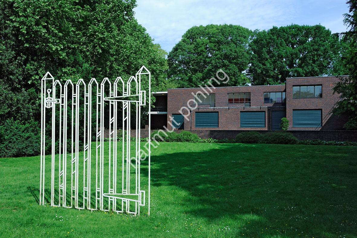 MIES-VAN-DER-ROHE-HAUS-LANGE-KREFELD03