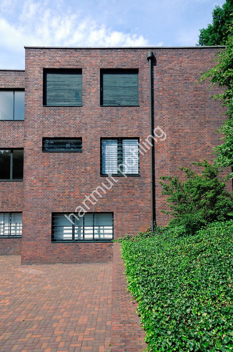 MIES-VAN-DER-ROHE-HAUS-LANGE-KREFELD07