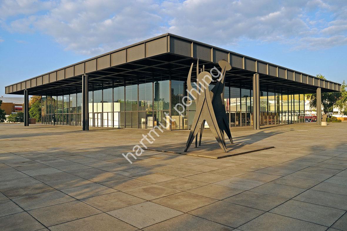 MIES-VAN-DER-ROHE-NEUE-NATIONALGALERIE-BERLIN02