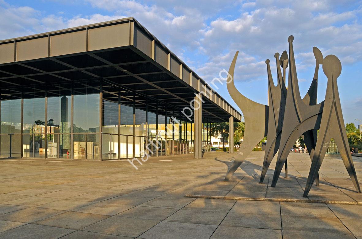 MIES-VAN-DER-ROHE-NEUE-NATIONALGALERIE-BERLIN07