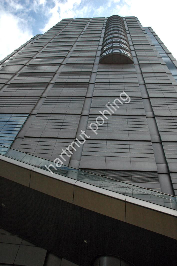 PELLI-CESAR-NHK-OSAKA-HALL02