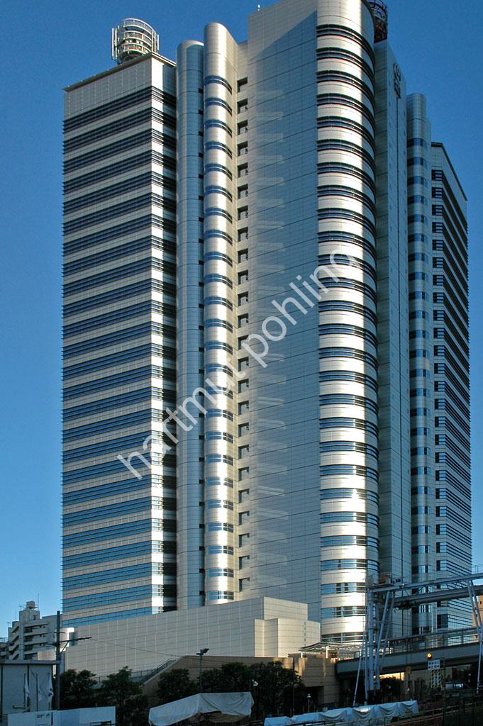 PELLI-CESAR-NTT-SHINJUKU02