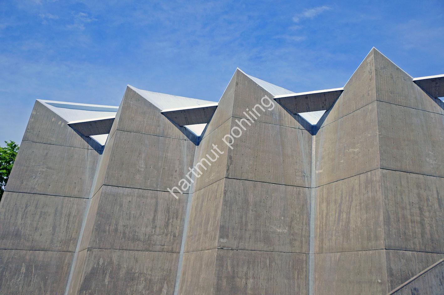 RAYMOND-ANTONIN-GUNMA-MUSIC-HALL04