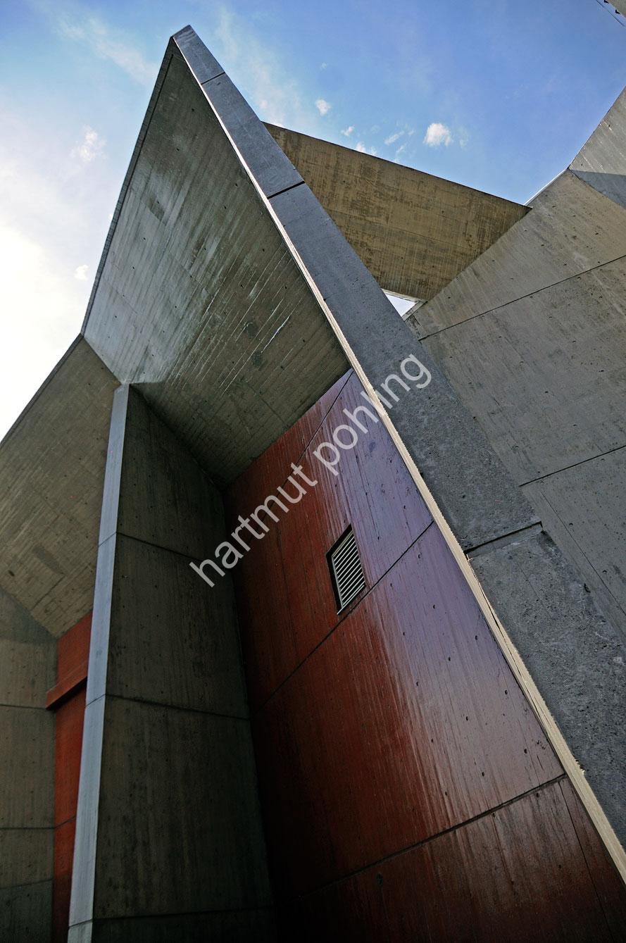 RAYMOND-ANTONIN-GUNMA-MUSIC-HALL19