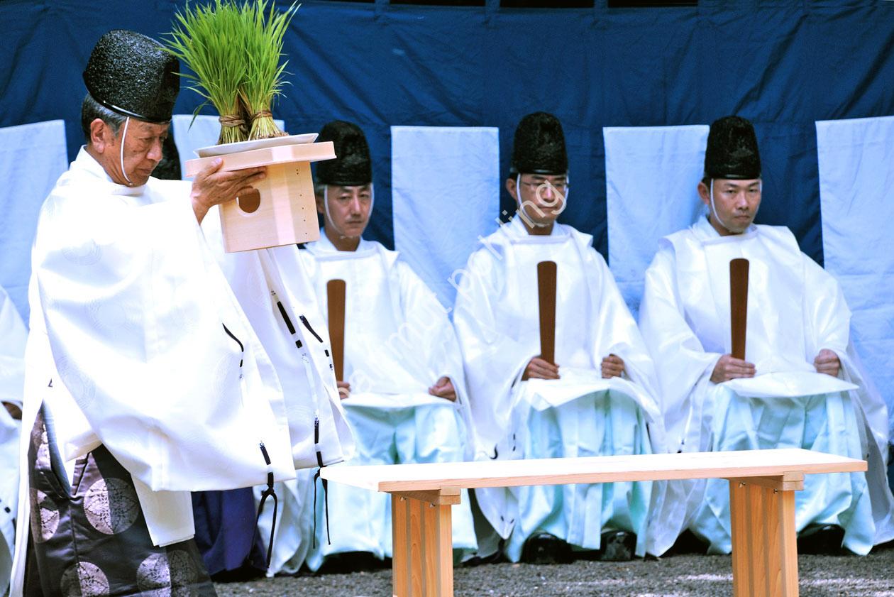 SHINTO-PRIEST-FUSHIMI-INARI-SHRINE-TAUE-SAI03