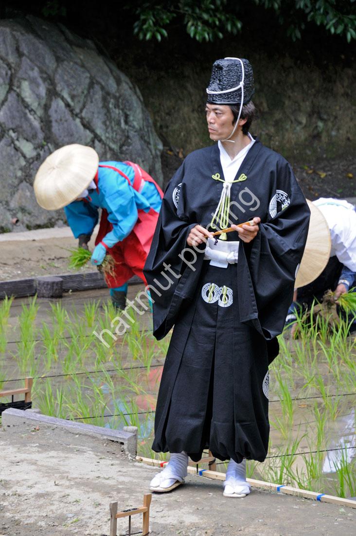 SHINTO-PRIEST-FUSHIMI-INARI-SHRINE-TAUE-SAI11