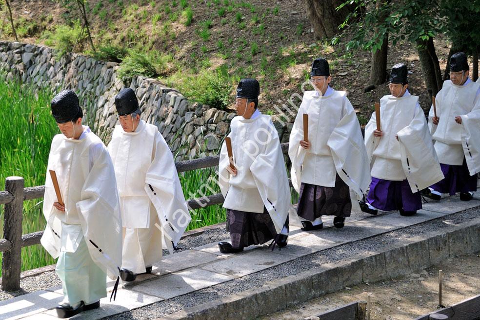 SHINTO-PRIEST-FUSHIMI-INARI-SHRINE-TAUE-SAI13