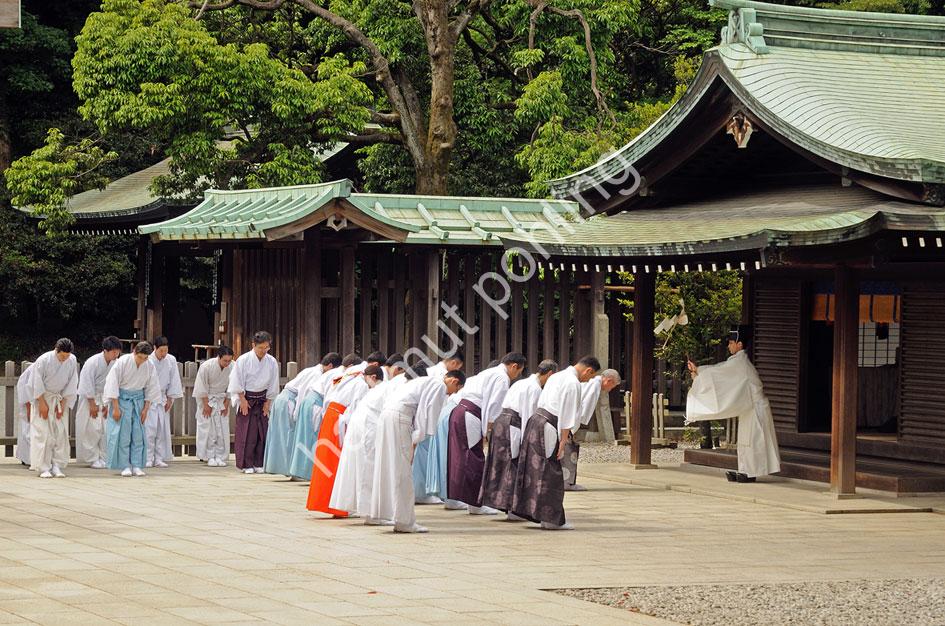SHINTO-PRIEST-MEIJI-SHRINE