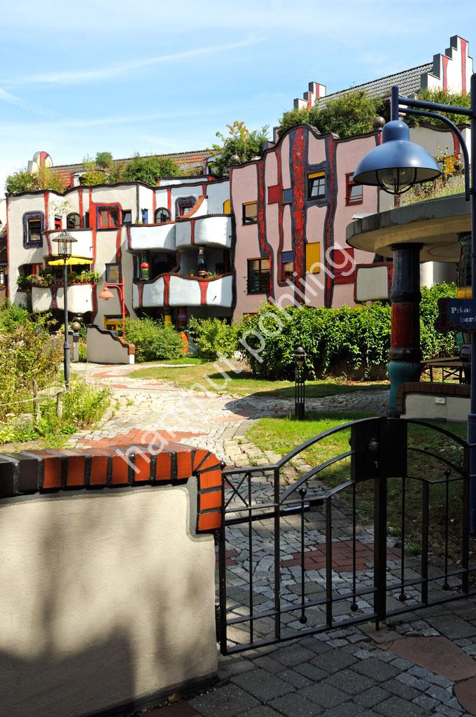 HUNDERTWASSER-HAUS-PLOCHINGEN02