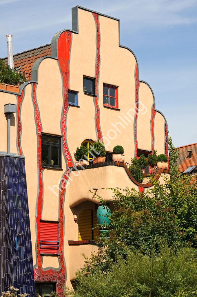 HUNDERTWASSER-HAUS-PLOCHINGEN03