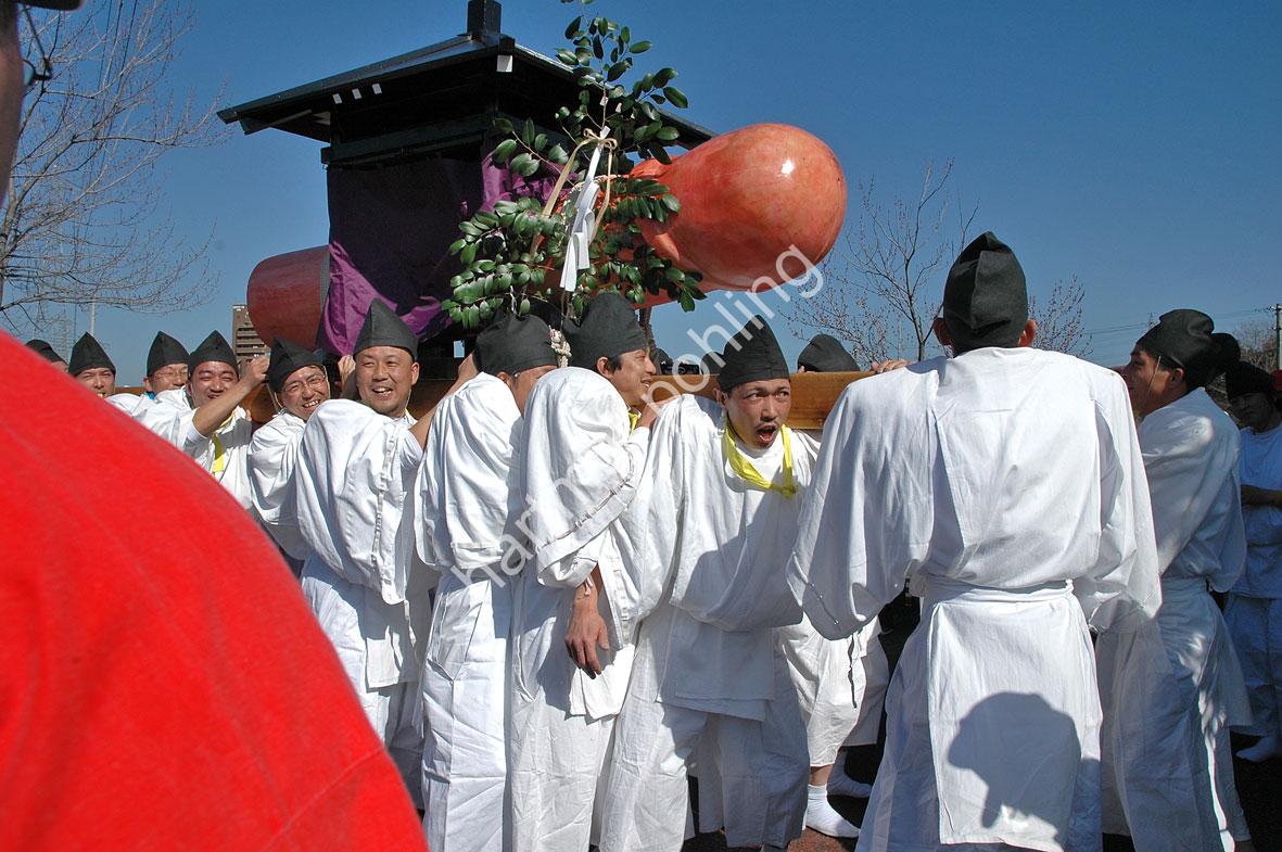 JAPAN-MATSURI-HONEN19