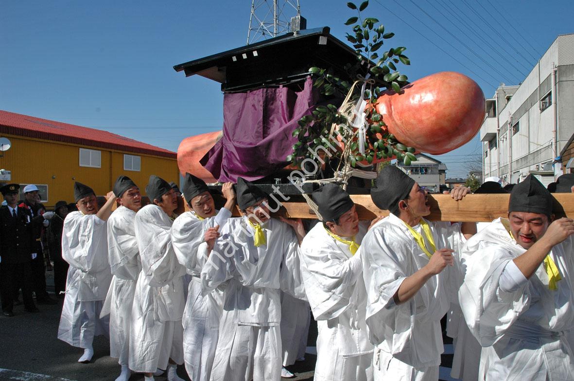 JAPAN-MATSURI-HONEN27