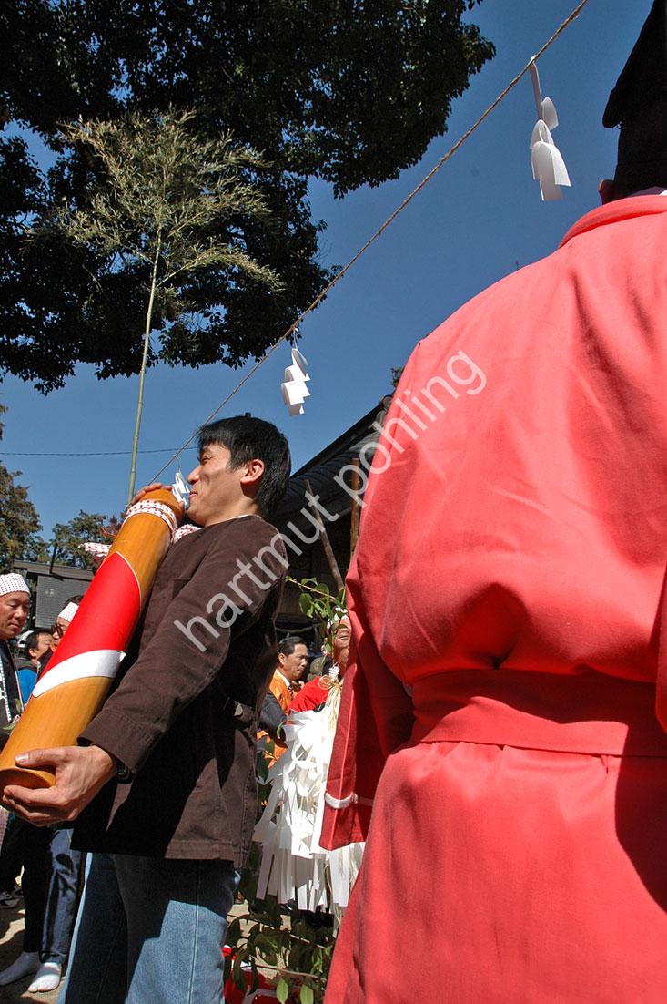 JAPAN-MATSURI-HONEN36