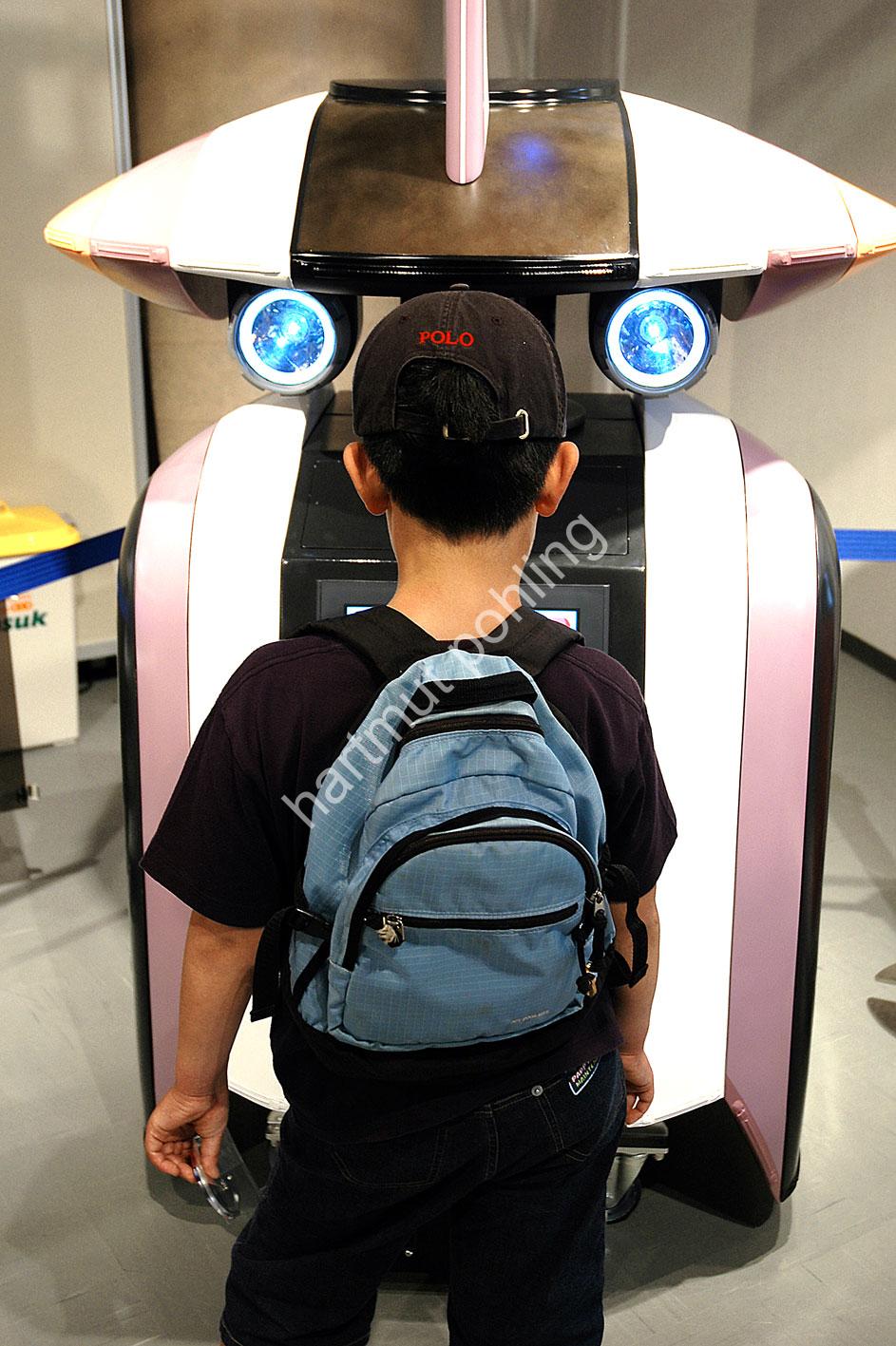 JAPAN-EXPO2005-ROBOT02