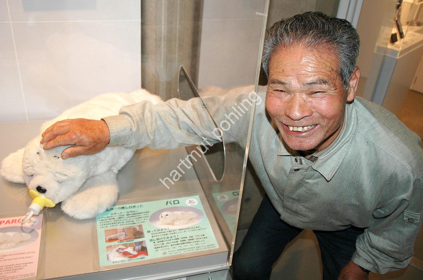 JAPAN-EXPO2005-ROBOT04