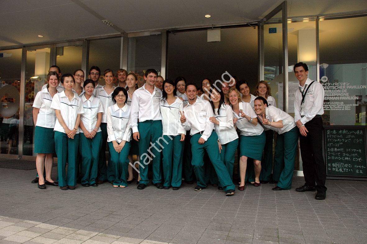 JAPAN-IMAGE-TENNO-EXPO2005-GERMAN-PAVILION-TEAM