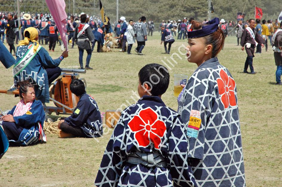JAPAN-MATSURI-TAKOAGE-GASSEN19