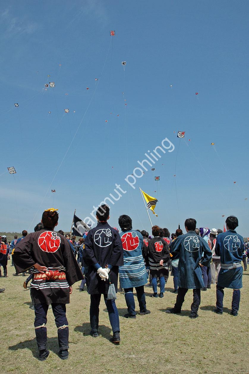 JAPAN-MATSURI-TAKOAGE-GASSEN22
