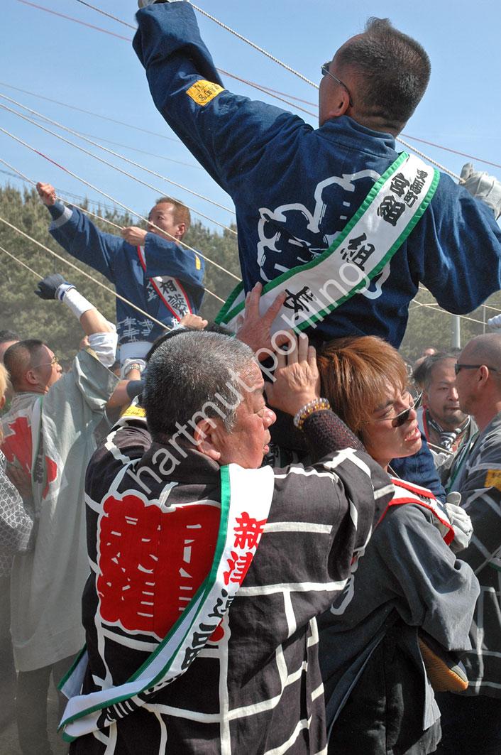 JAPAN-MATSURI-TAKOAGE-GASSEN39