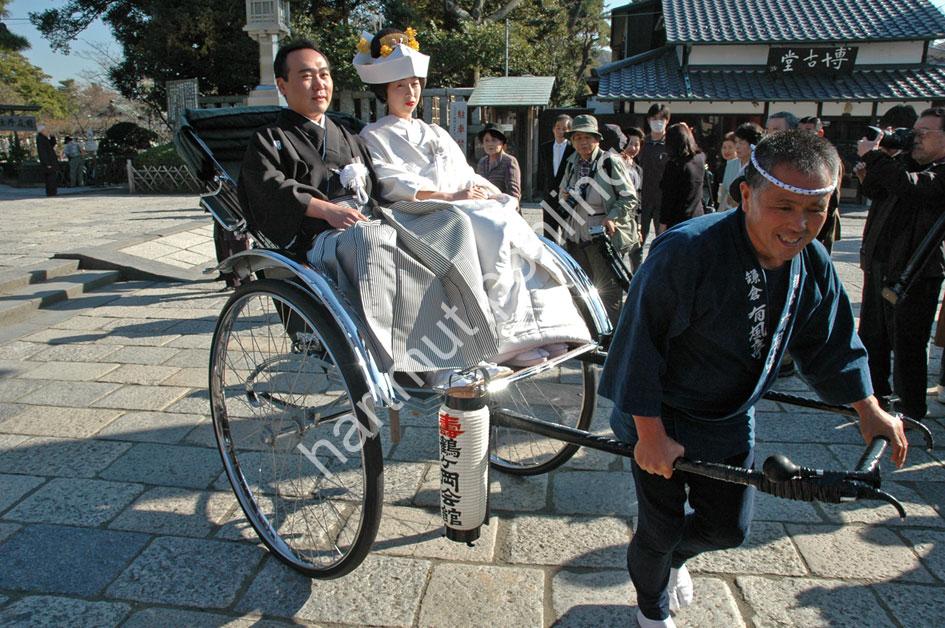 JAPAN-STADT-KAMAKURA-WEDDING-COUPLE