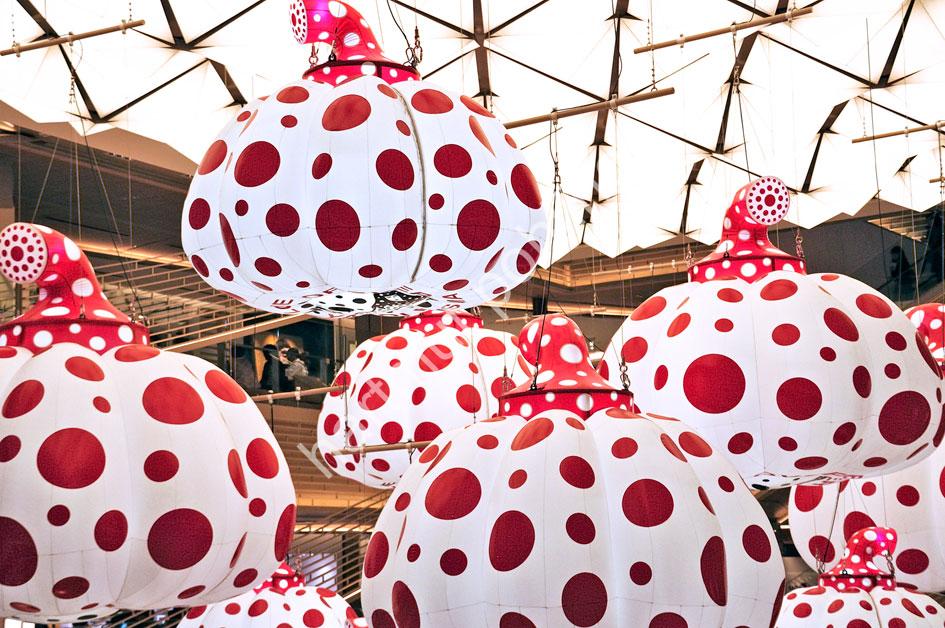KUSAMA-YAYOI-PUMPKIN-GINZA-SIX06