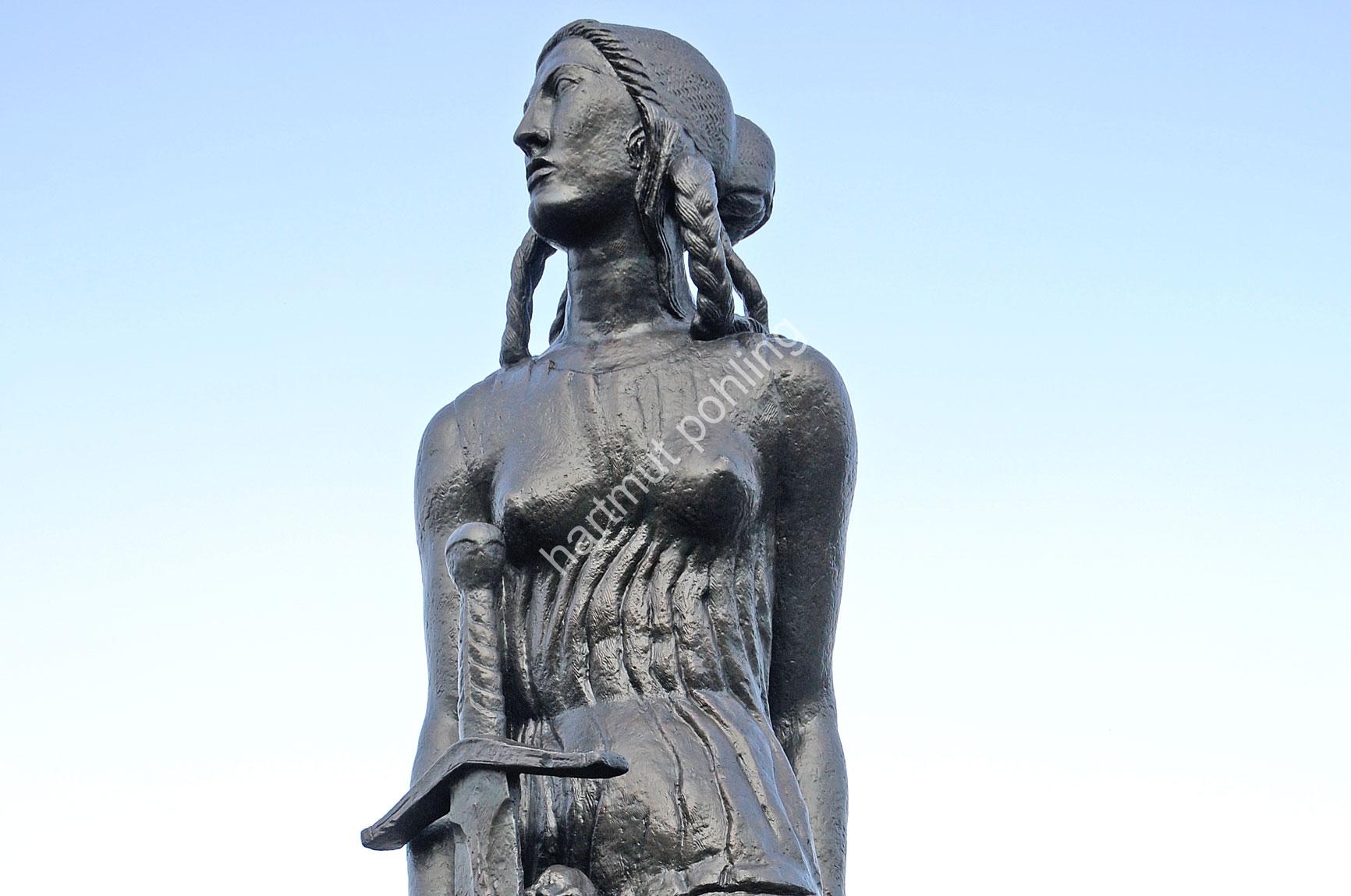 BOURDELLE-ANTOINE-GRANDE-STATUE-VICTOIRE
