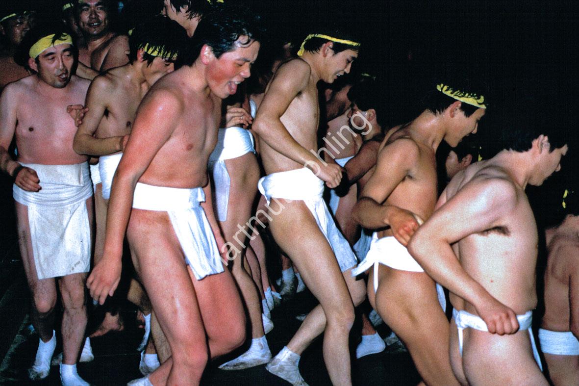 JAPAN-MATSURI-HADAKA08