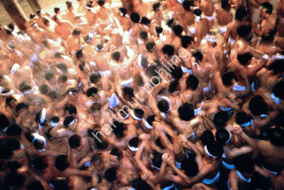 JAPAN-MATSURI-HADAKA11