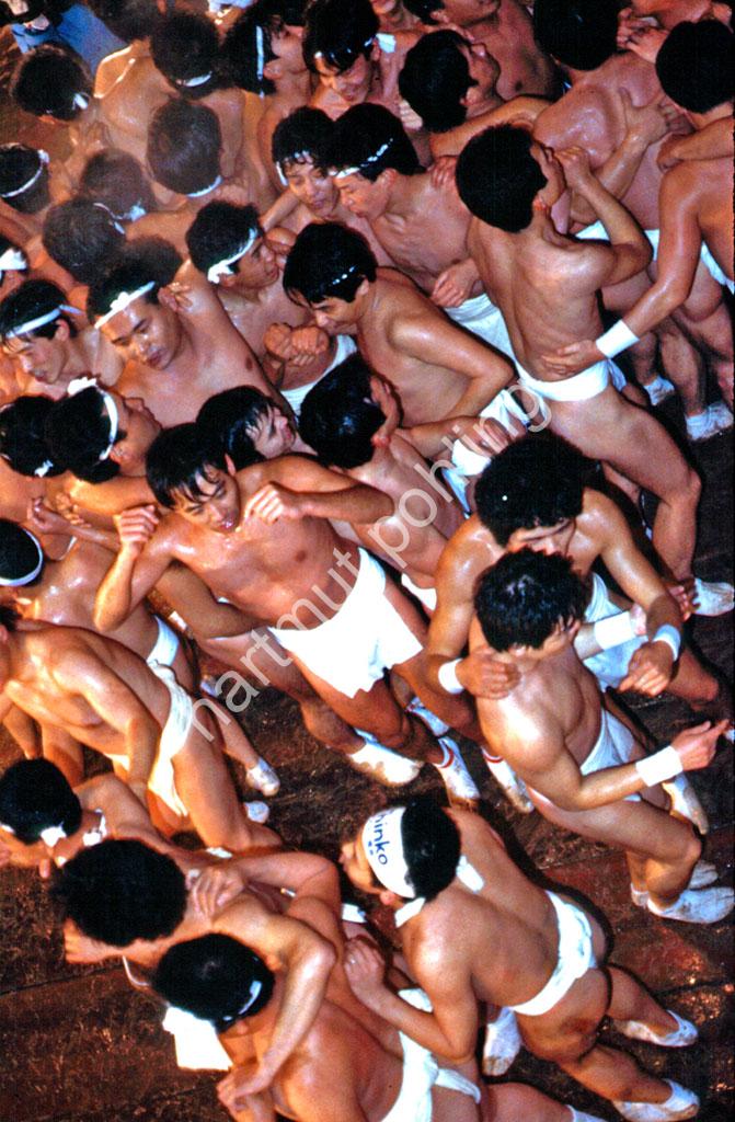 JAPAN-MATSURI-HADAKA15