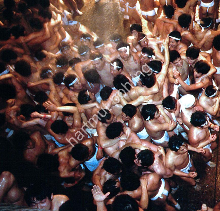 JAPAN-MATSURI-HADAKA17