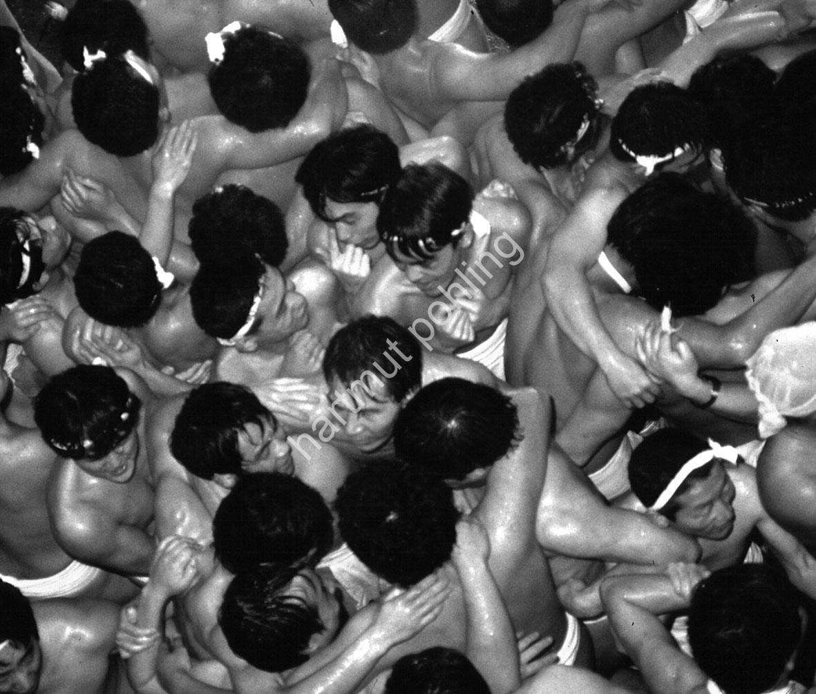 JAPAN-MATSURI-HADAKA23