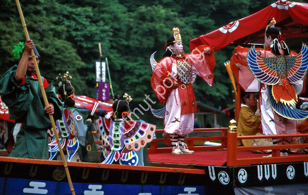 JAPAN-MATSURI-MIFUNE09