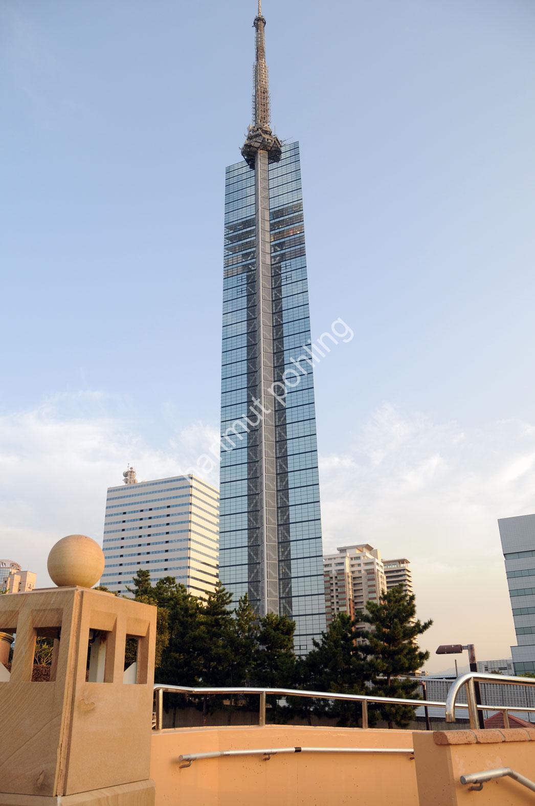 JAPAN-STADT-FUKUOKA-TOWER02