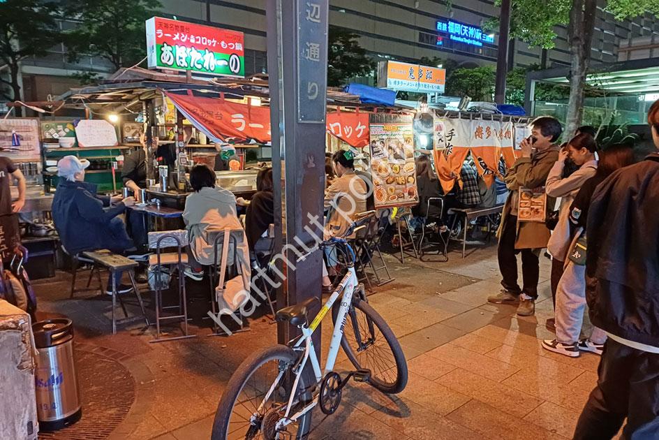 JAPAN-STADT-FUKUOKA-YATAI-FOOD-STALL04