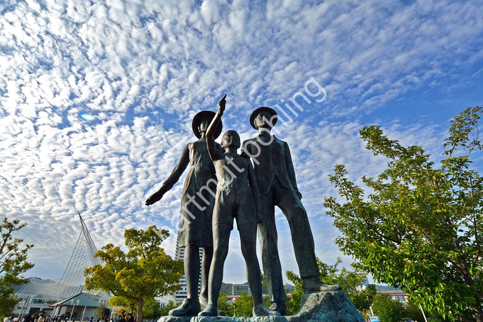JAPAN-STADT-KOBE-SCULPTURE-SAILING-OF-HOPE
