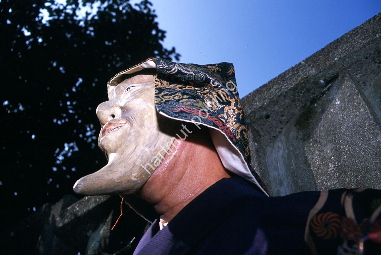 JAPAN-MATSURI-MENKAKE-GYORETSU-OLD-MAN05