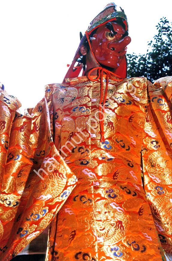JAPAN-MATSURI-MENKAKE-GYORETSU-TENGU03