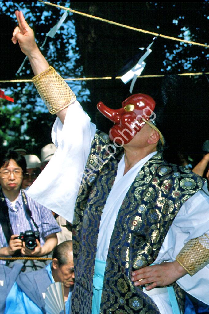 JAPAN-MATSURI-MENKAKE-GYORETSU14