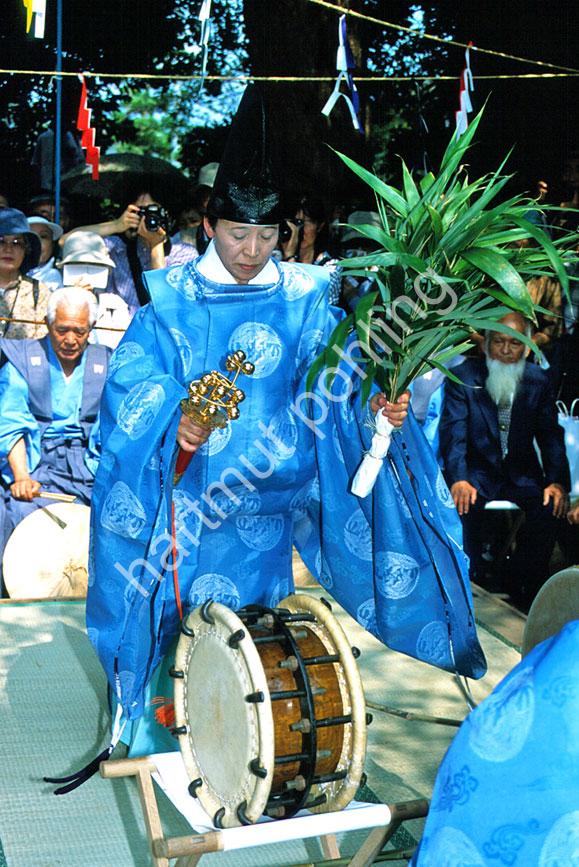 JAPAN-MATSURI-MENKAKE-GYORETSU15