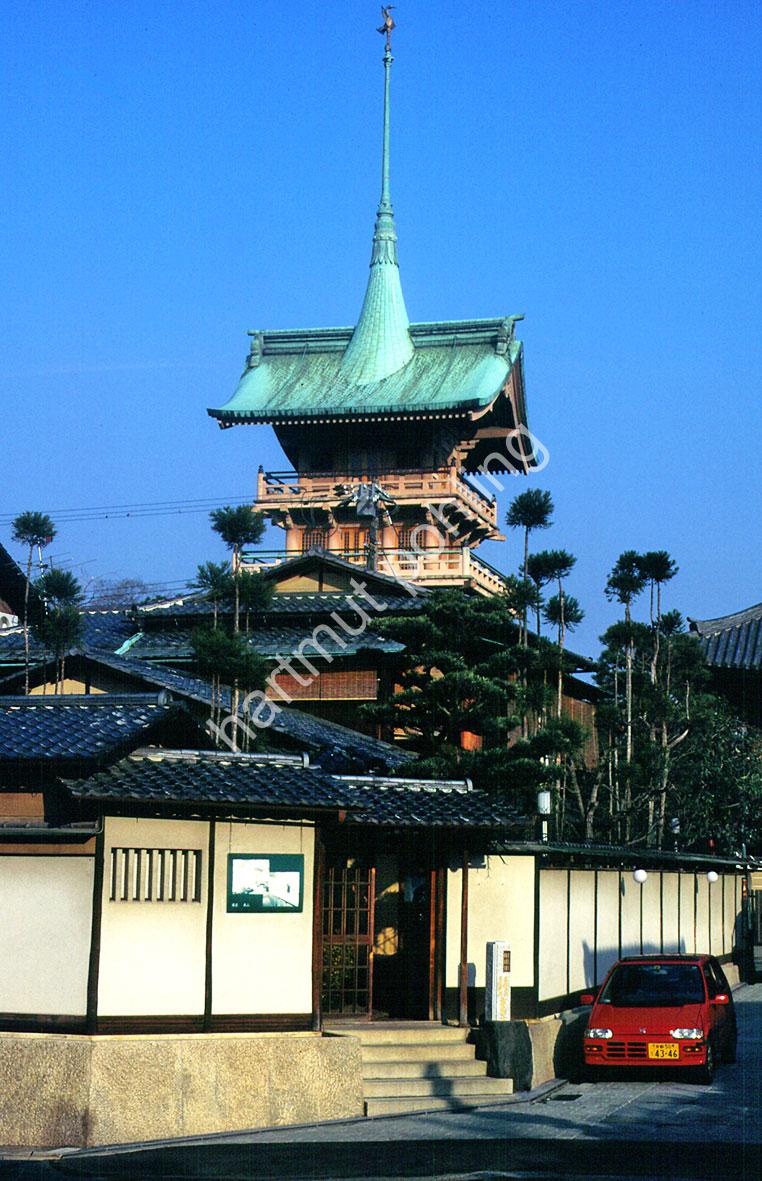 ITO-CHUTA-GION-KAKU