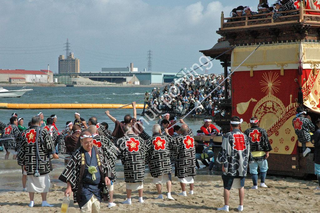 JAPAN-MATSURI-LOW-TIDE-FESTIVAL11