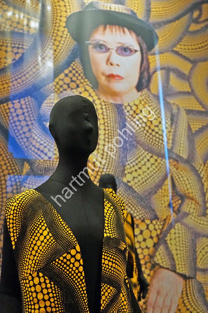 KUSAMA-YAYOI-KUSAMA-DRESS04