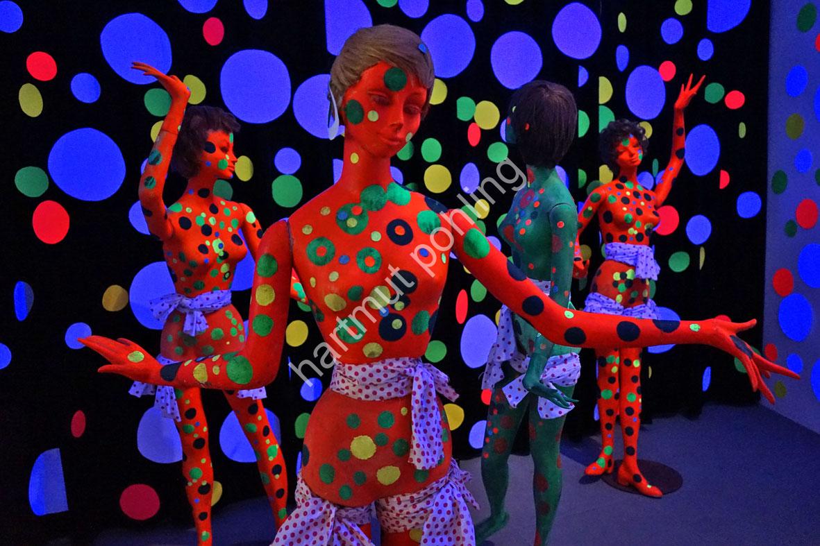 KUSAMA-YAYOI-LOVE-ROOM