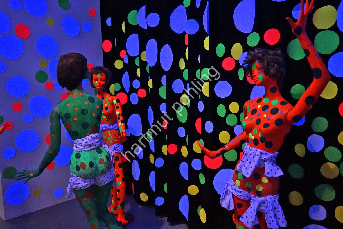 KUSAMA-YAYOI-LOVE-ROOM03