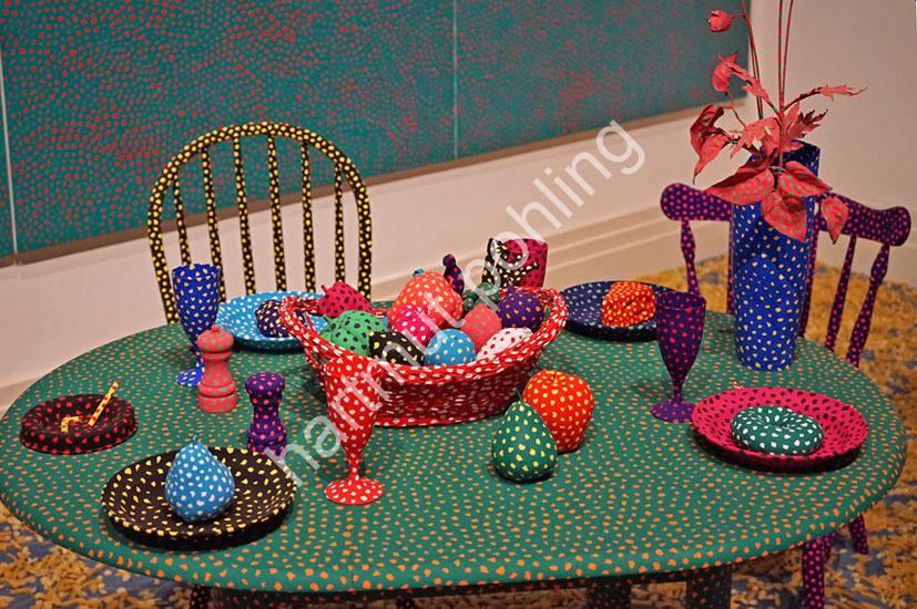 KUSAMA-YAYOI-TABLE-AND-CHAIR